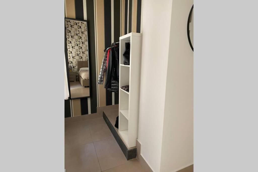 B&B Piano1 Interno5 - Accogliente E Moderno Bilocale Vicino Al Centro Salerno Exterior photo